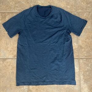 lululemon athletica blue Short Sleeve Tee size large